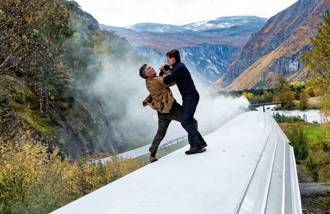 Esai Morales e Tom Cruise em Missão: Impossível - Acerto de Contas Parte 1 Divulgação: Paramount Pictures e Skydance