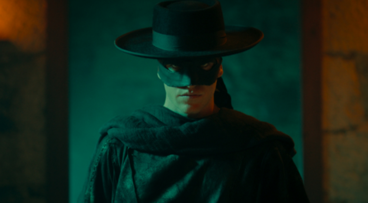 Miguel Bernardeu interpretando o personagem Zorro