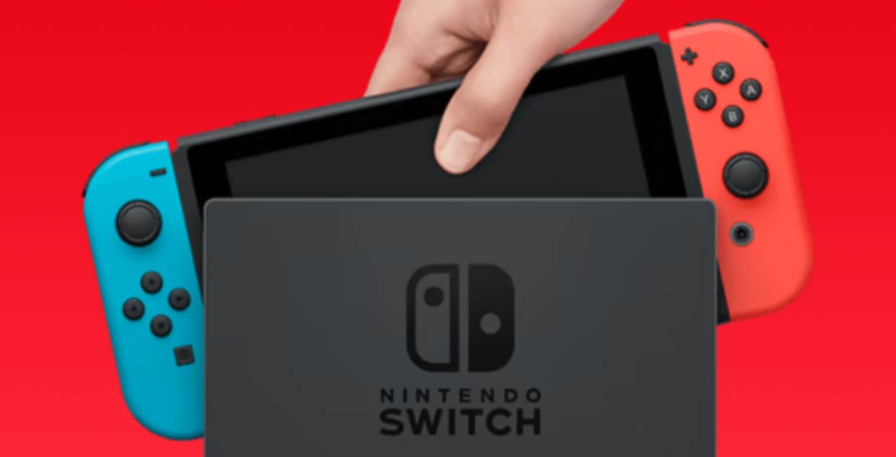 Mão segurando console Nintendo Switch