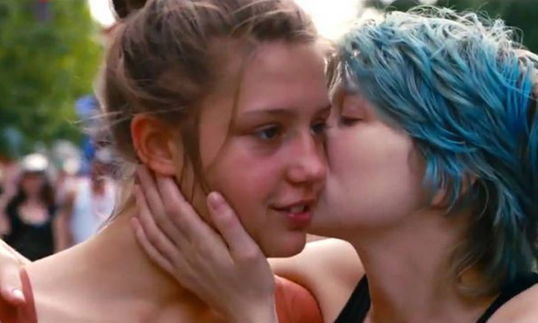 Léa Seydoux e Adèle Exarchopoulos atuando no filme "Azul é a cor mais quente"