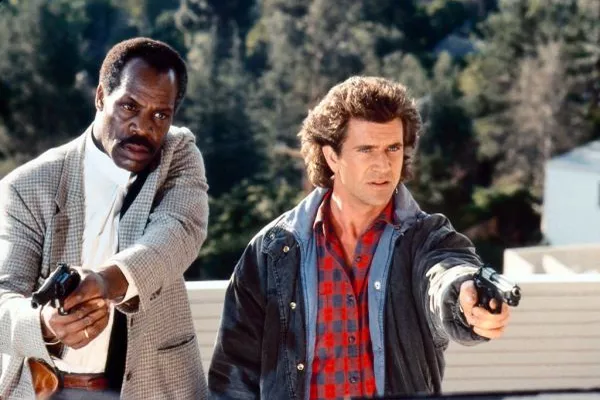 Mel Gibson e Danny Glover no filme "Maquina Mortífera" 